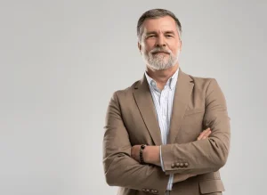 1 Forex Yatırım Rehberi - Güvenilir Aracı Kurumlar ve Stratejiler business portrait confident businessman entrepreneur 600nw 2480068229 Forex Yatırım Rehberi - Güvenilir Aracı Kurumlar ve Stratejiler Forex’te kazançlı yatırımın yolları burada